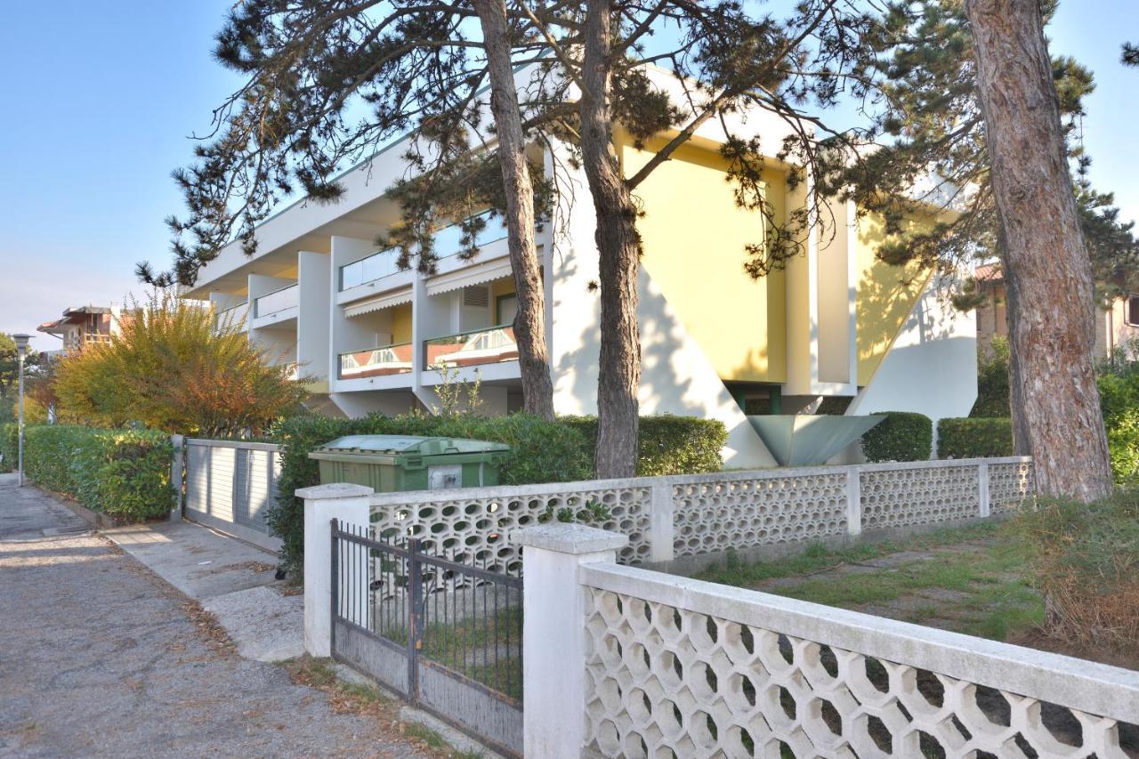Condominio Croce Del Sud Бибионе Екстериор снимка